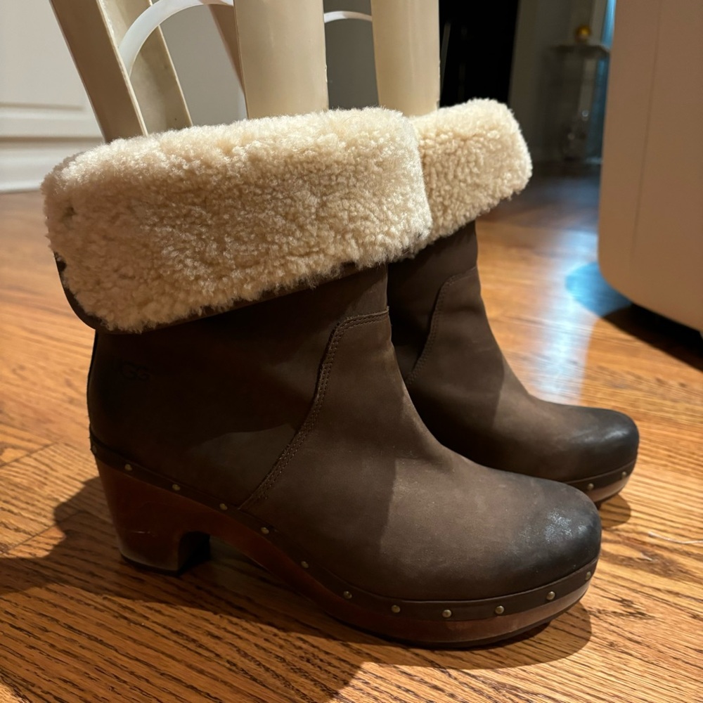 UGG Lynnea Sheepskin Fold Over Shearling Ankle Clog Boots Size 11